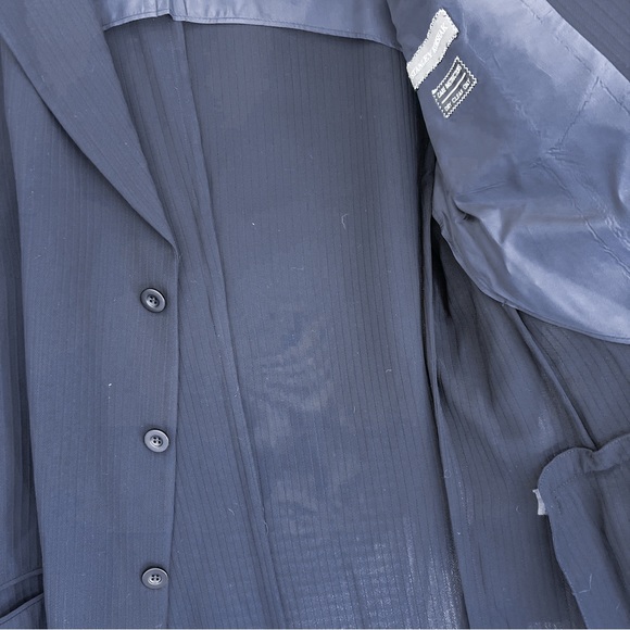 Vintage Armani Blazer - 42R - Navy Pinstripe - Men’s Vintage Armani Collezioni - Picture 5 of 11